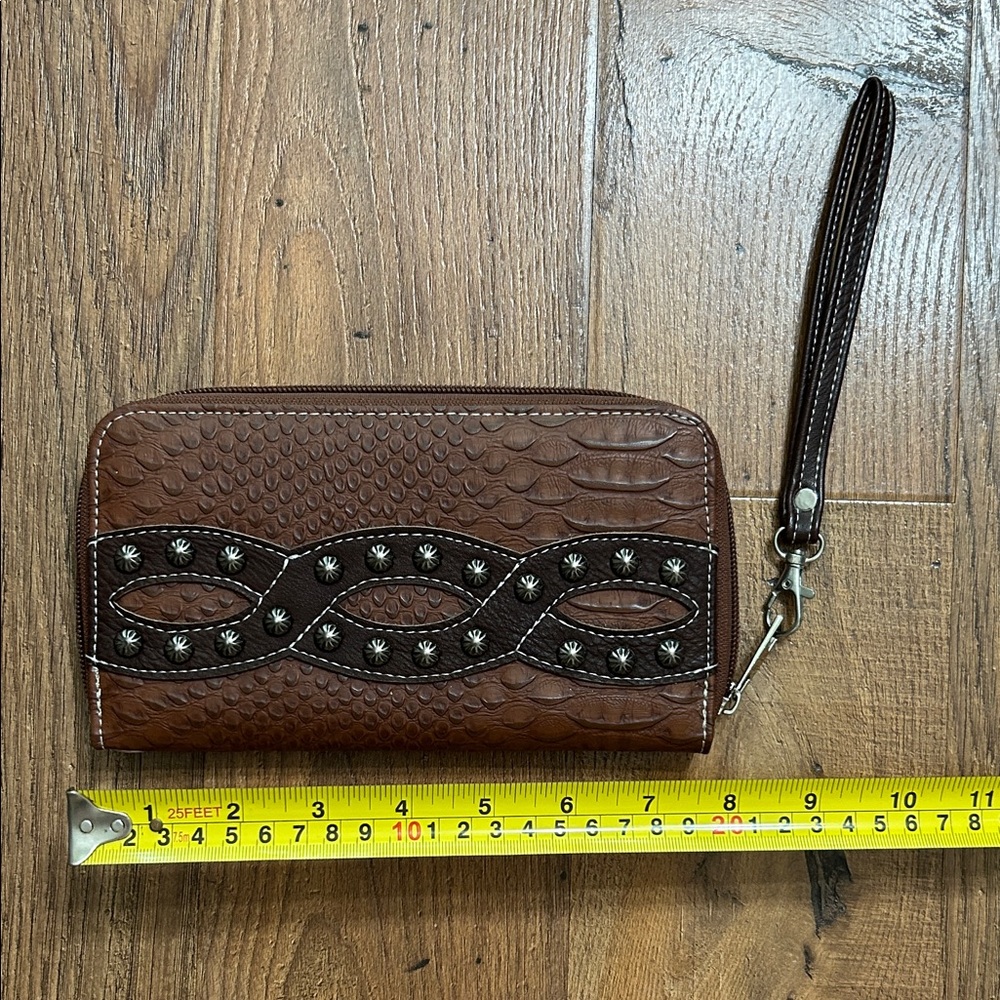 Western style wallet/wristlet